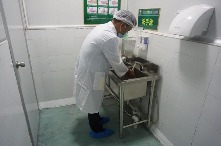 继续加强校外托管管理,不断完善校内课后服务质量,先试先行,做好学生